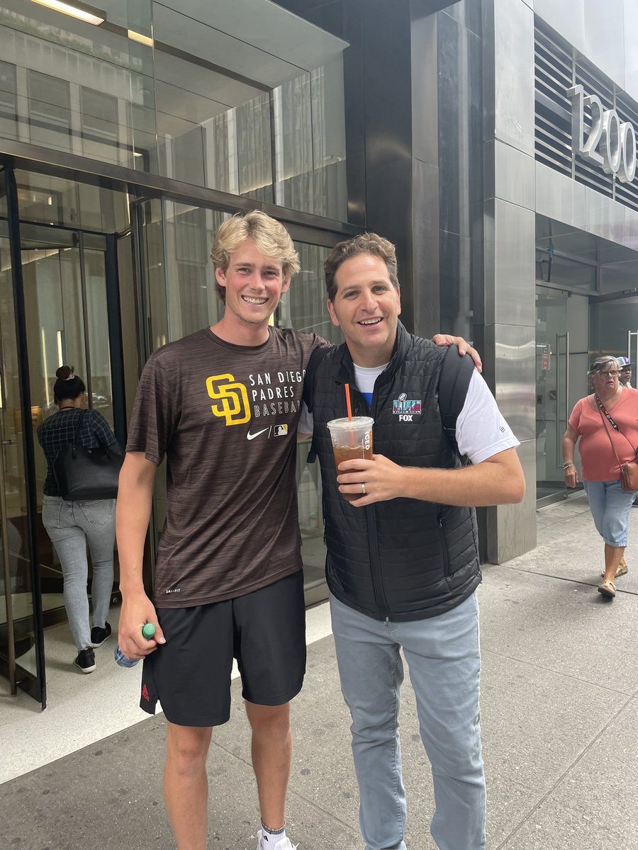 whenrylee88's tweet photo. Had a great run in with @PSchrags! I have him and the @gmfb crew to thank for inspiring me to work in football! #GoBears 🐻 https://t.co/c0ClSBvjod