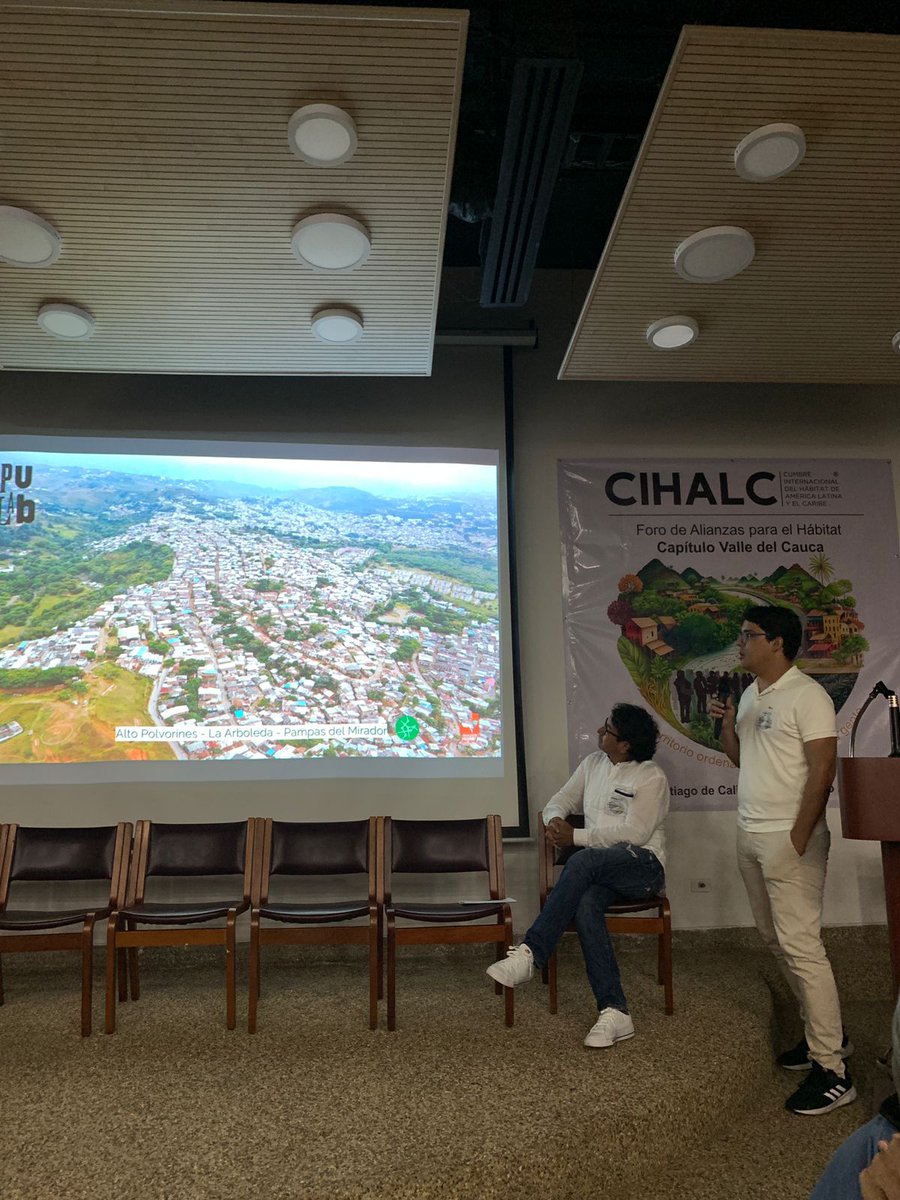 PopuLabCali's tweet photo. Nuestros investigadores @isabellajdiaz y @jorzhgm discutieron algunos de los resultados que hemos tenido en temas como el #MejoramientoIntegraldelHabitat con enfoque #interseccional y #Movilidad en barrios populares, especialmente en el marco de la #NuevaAgendaUrbana https://t.co/TvUW0uiVLk