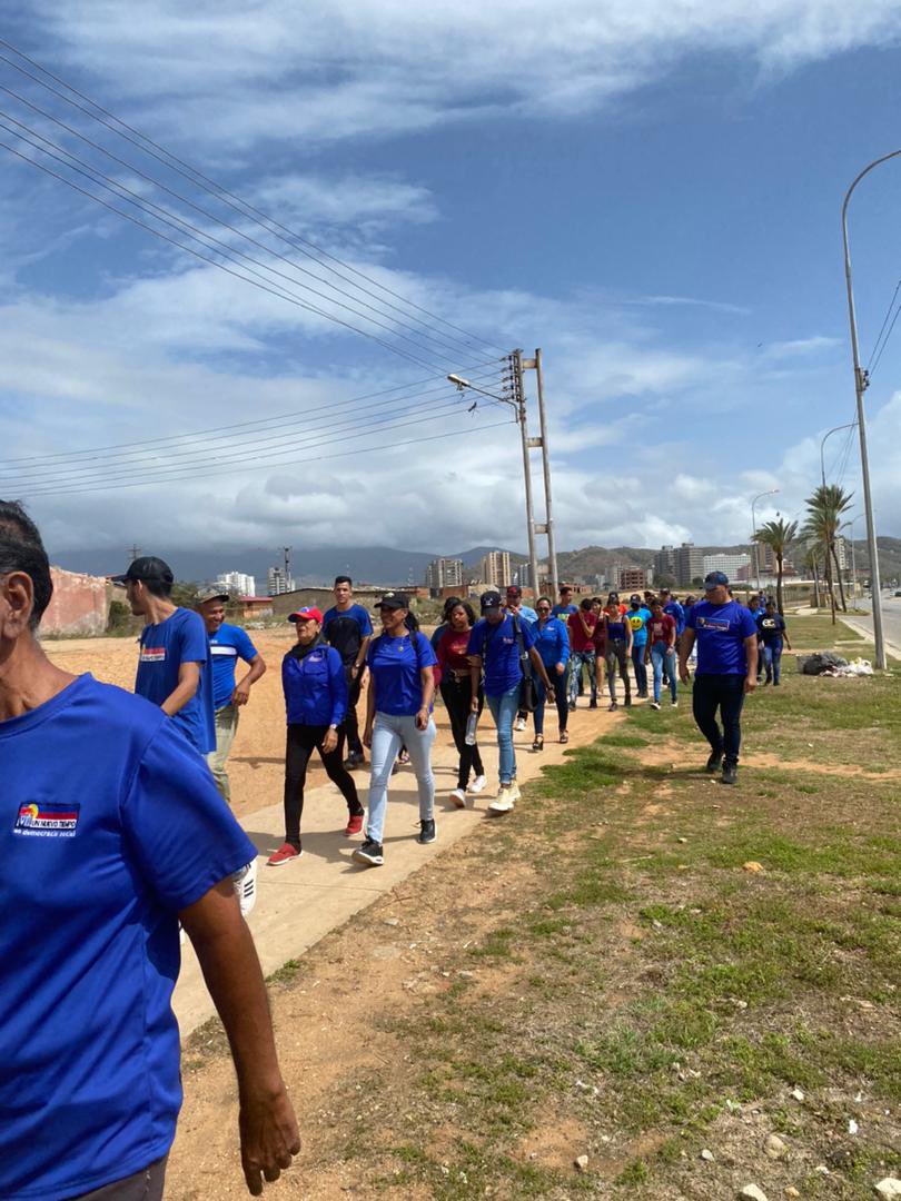 La crisis del agua en Nueva Esparta motiva acciones de calle, por lo que dirigentes de los partidos que integran la Plataforma Unitaria, se concentraron en la sede de Hidrocaribe en Porlamar para entregar una propuesta en función de mejorar la distribución de agua potable.