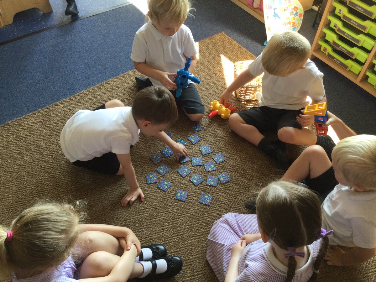 GarswoodNursery's tweet image. On Tuesday we enjoyed playing games together, strengthening our hands using scissors, blowing bubbles outside and looking at our ‘Remember when’ book. #playingandlearningtogether #games