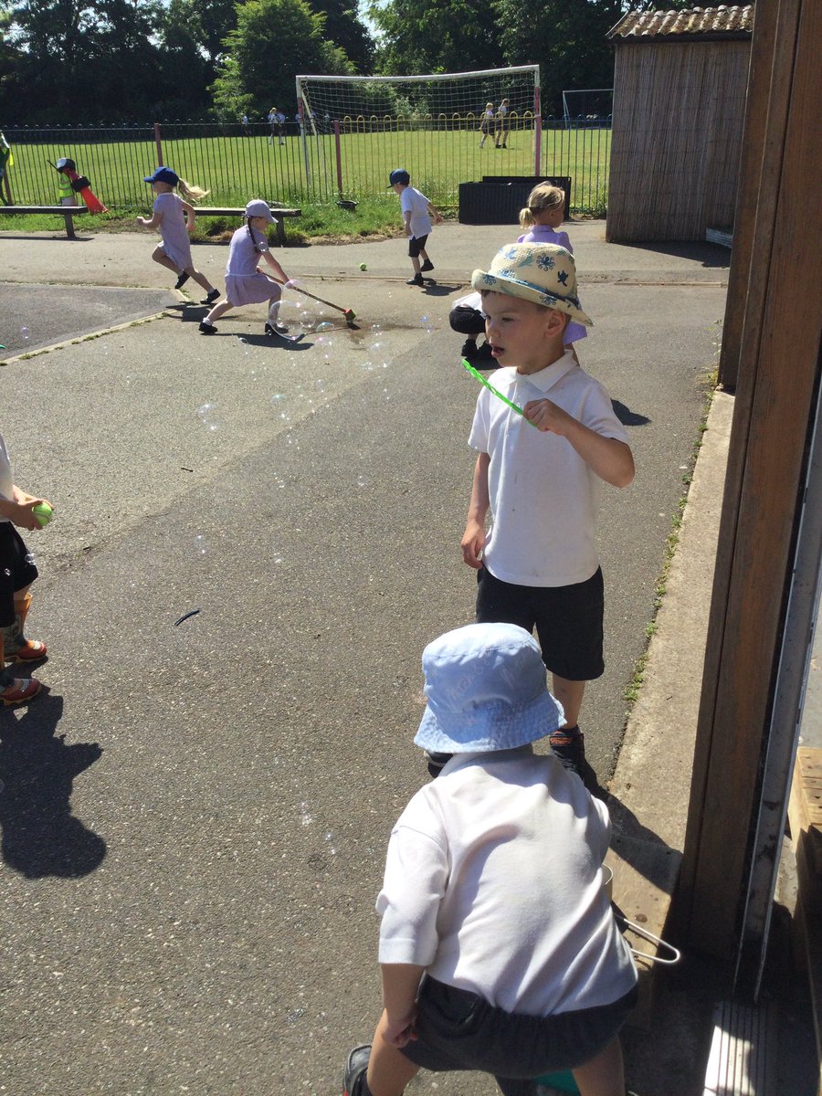 GarswoodNursery's tweet image. On Tuesday we enjoyed playing games together, strengthening our hands using scissors, blowing bubbles outside and looking at our ‘Remember when’ book. #playingandlearningtogether #games