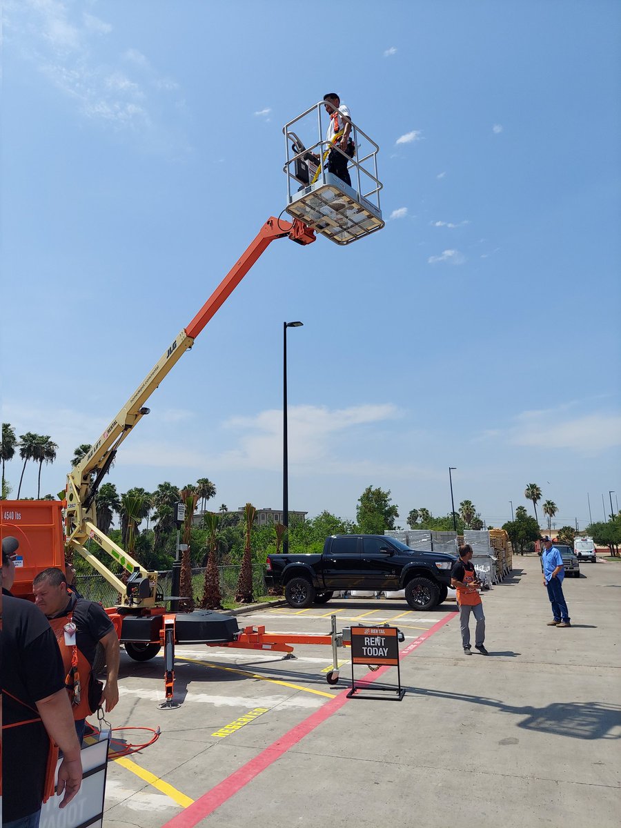 RentalHd's tweet photo. What an amazing couple of days in "The Valley" and great preparation from #6521 Brownsville! Welcome to the TRC family. Thank you to everyone who made the training a success. You definitely raised the bar for Grand Openings with the mariachi band!
@RPowersHDRental @nealmoraw https://t.co/a7ZjZPerXo