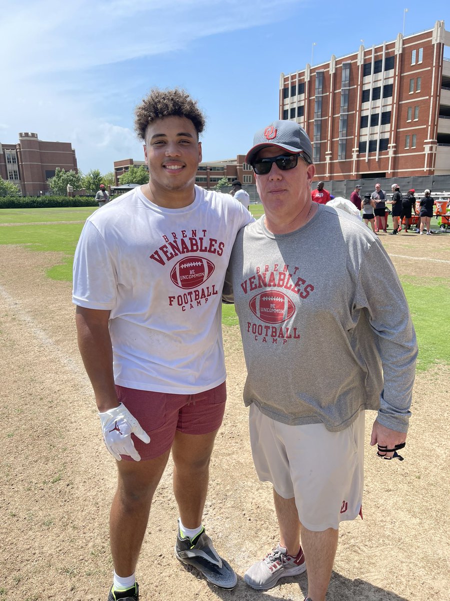 After a GREAT camp I’m BLESSED to announce I have earned a scholarship to @OU_Football Thanks to @CoachVenables @OU_CoachB @Coach_Leb  ☝️#Boomer #OUDNA

@bbasil01 @KaneHardin_ @CoachxSalinas @JagFBRecruits @JagFootball @TrustMyEyesO @CoachMack28 @BlueChipOL