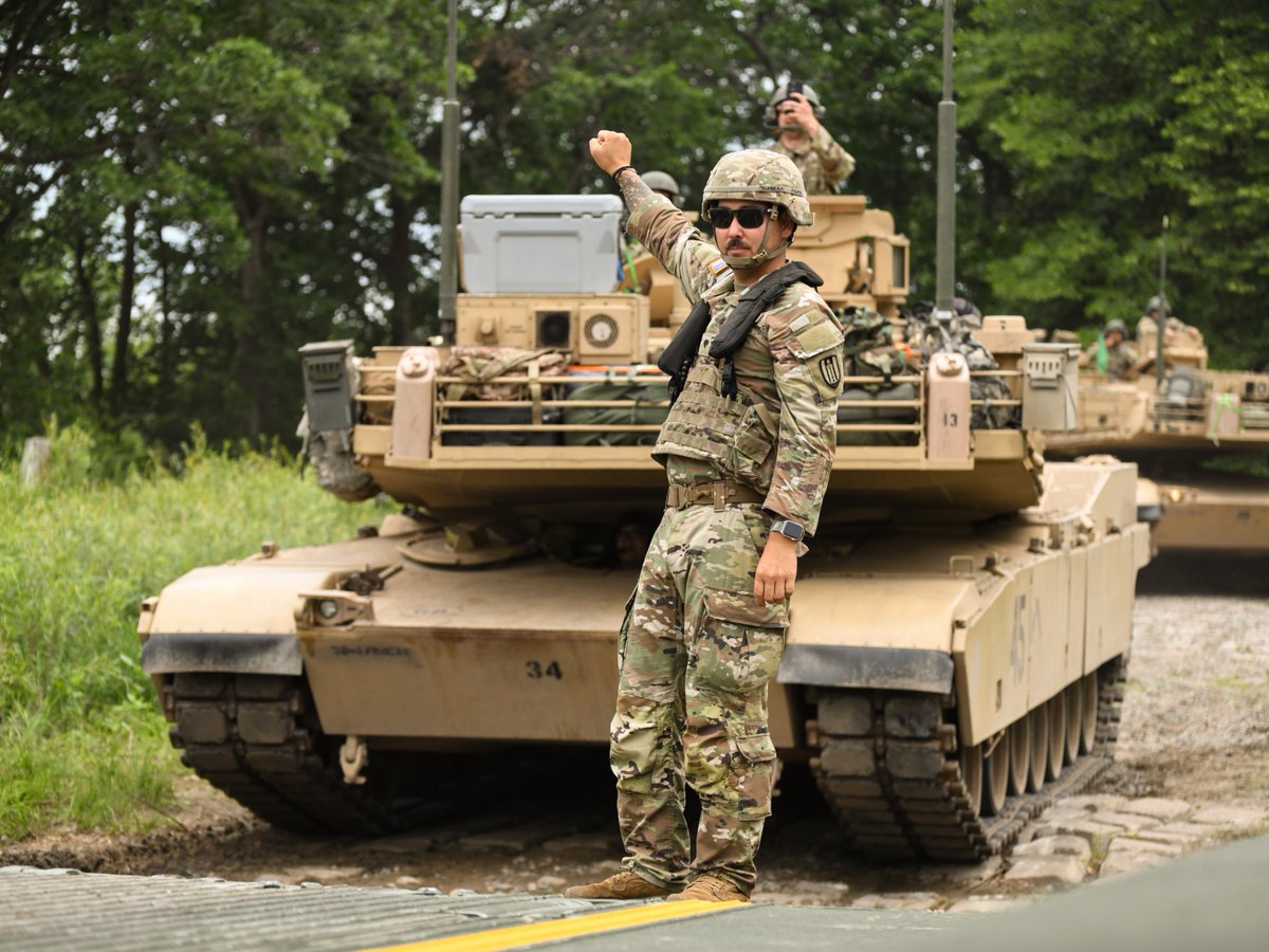 MNNationalGuard's tweet photo. The 652nd Engineer Company, a Reserve unit from Wisconsin, undergoes floating bridge operation on the Mississippi near Camp Ripley. 

They successfully constructed the bridge in 53 minutes and 7 seconds, signifying their teamwork, strength, and ability to cross obstacles. https://t.co/2MEBV94R64