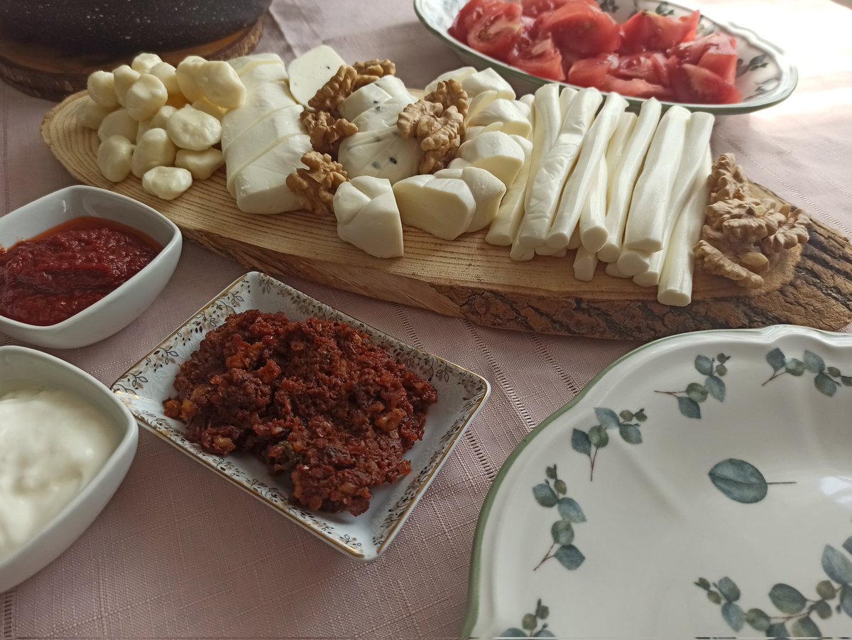 nurun_dogasi's tweet photo. Haftanın 2 günü taze peynir kargosu yapıyorum ✌️

Sizler de Hatay peynir çeşitlerinden sipariş vermek isterseniz Dm den bilgi alabilirsiniz 🙏 https://t.co/lONvDRyMtx