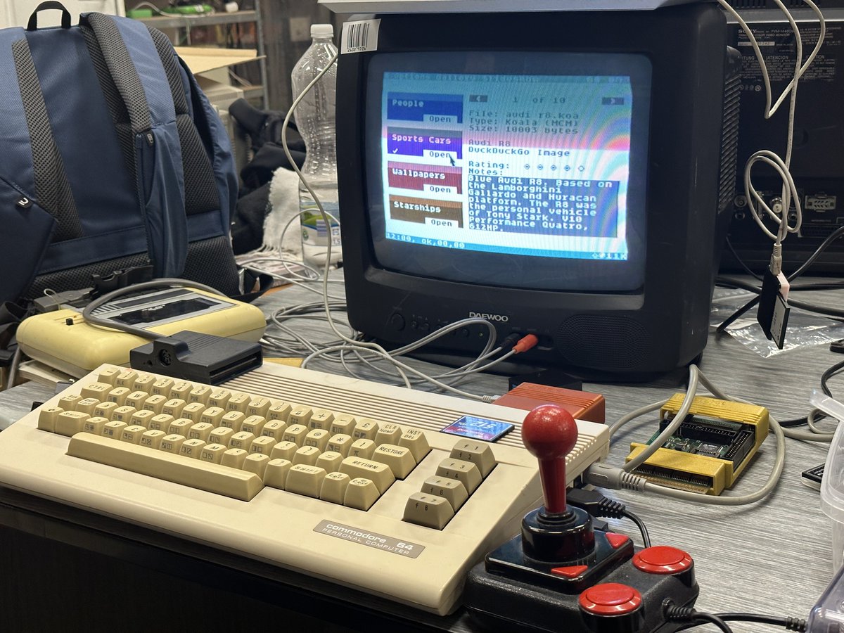 KutilDomaci's tweet photo. Dnes je v @brmlab Commodore Meeting. Já pokračuju v oživování #SideKick64, Visáč si hraje s #C64OS a Nooly testuje dvě cizí herní konzole na mém monitoru. https://t.co/eYGuzn0dmH