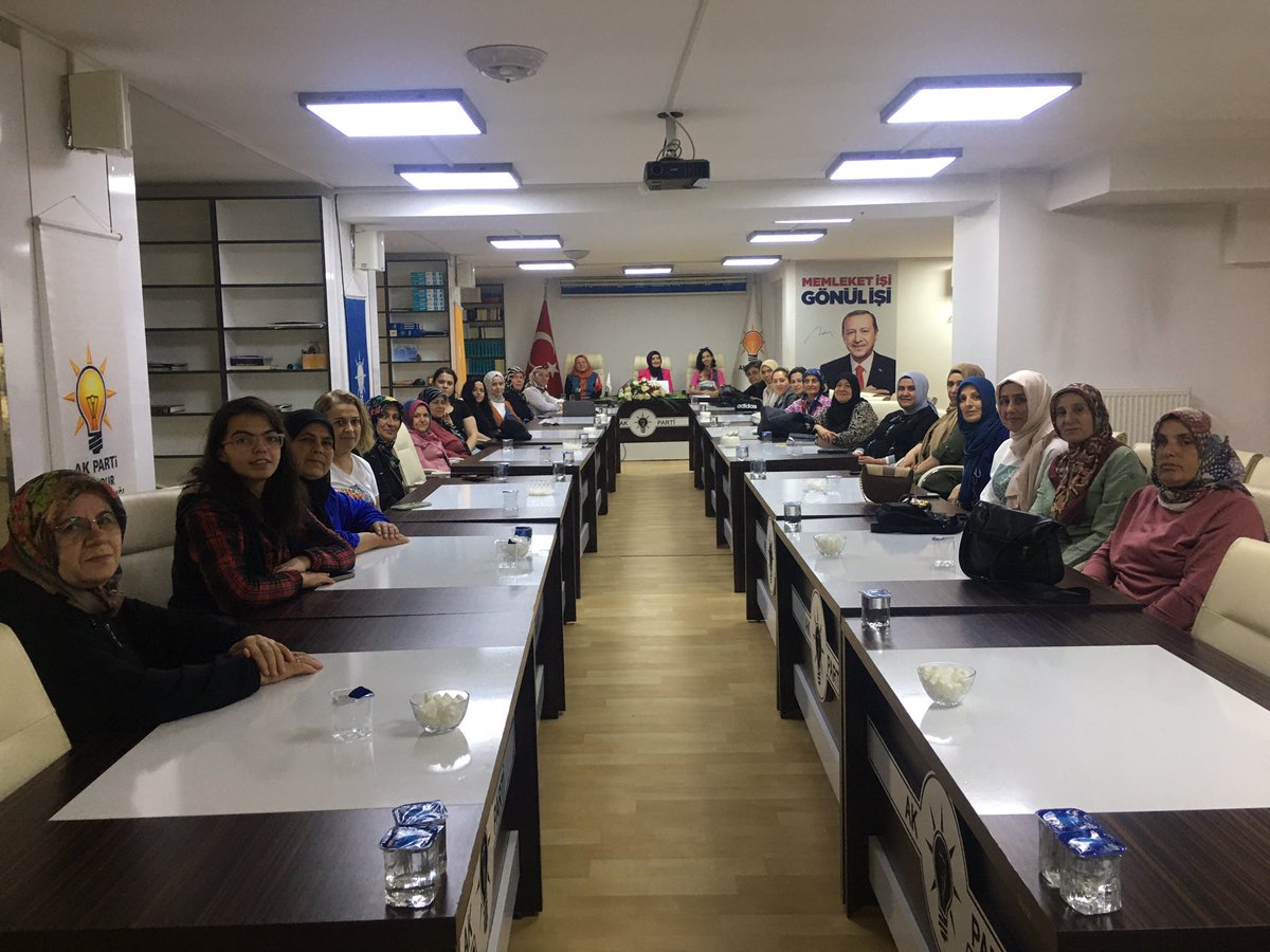 AK Parti İl Kadın Kolları Başkanımız Zeliha Erdoğan Bağcı Başkanlığında müşahitlerimiz ile seçim sonrası değerlendirme toplantısı gerçekleştirdik.
Toplantımız hayırlara vesile olsun..
<a href="/zlherdoganbagci/">zelihaerdoganbagci🇹🇷🇹🇷</a> <a href="/AlimNuran/">nuran alim</a> <a href="/kubra4kardes/">Kübra Dörtkardeş</a>