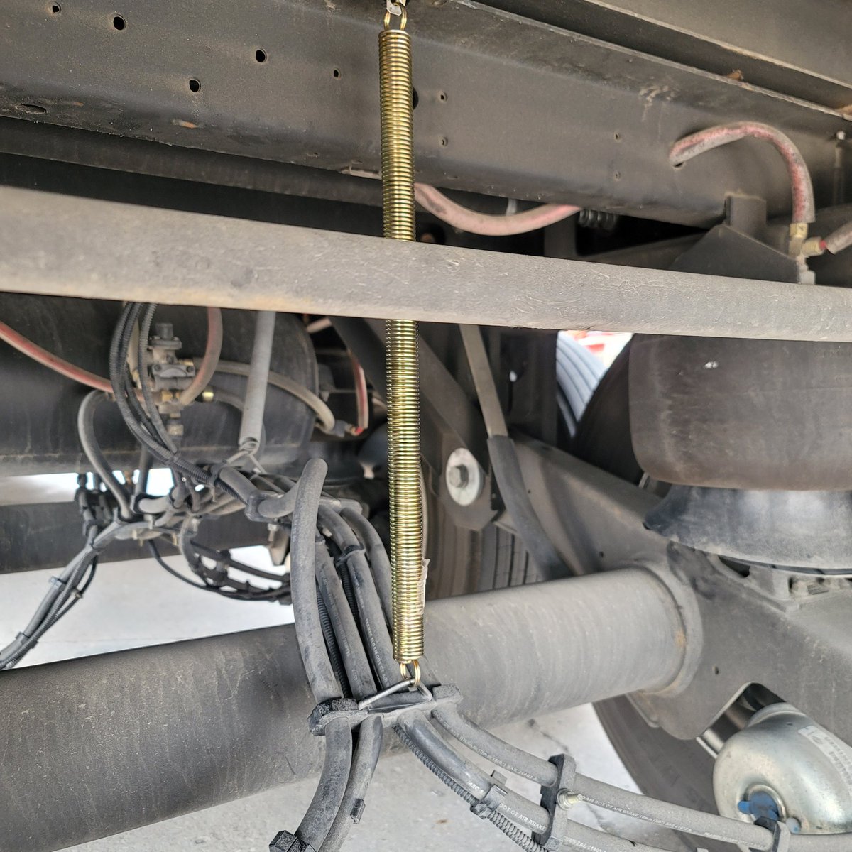 MACK LOVIN (@hellbenthagen) on Twitter photo Every time I get out of the truck I walk around and look under it. Today yielded an easy catch. The spring that holds my brake lines up on the trailer gave up the ghost. I replaced it while listening to <a href="/lets_truck/">Kevin Rutherford / Let's Truck 🇺🇸</a> trucking space, if anyone wondered why I got quiet. 🤣 Every time I get out of the truck I walk around and look under it. Today yielded an easy catch. The spring that holds my brake lines up on the trailer gave up the ghost. I replaced it while listening to <a href="/lets_truck/">Kevin Rutherford / Let's Truck 🇺🇸</a> trucking space, if anyone wondered why I got quiet. 🤣