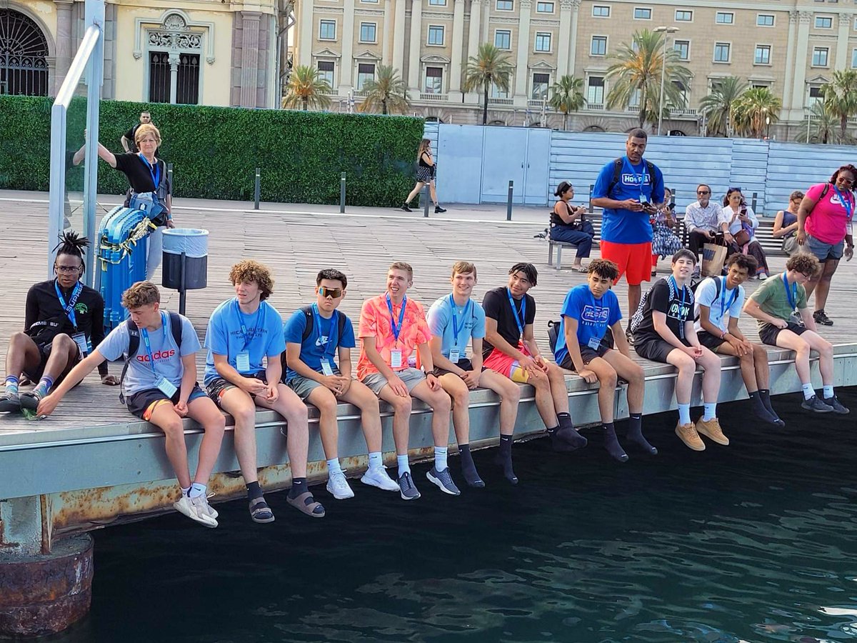PhDHoops's tweet photo. Our U18 Red &amp; Blue Teams in Spain have spent the last few days preparing for this weekend’s tournament… as well as sightseeing thru Barcelona, including a visit to the most famous church, La Sagrada Familia! 🇺🇸🏀 https://t.co/sxy28SWql0