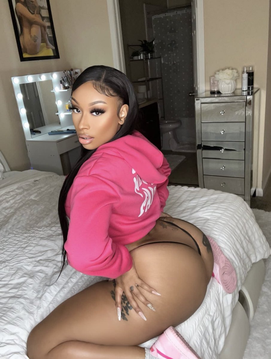 sneakyleakss's tweet photo. What would you do for it 🤔 😏 https://t.co/8MSnNarAvQ