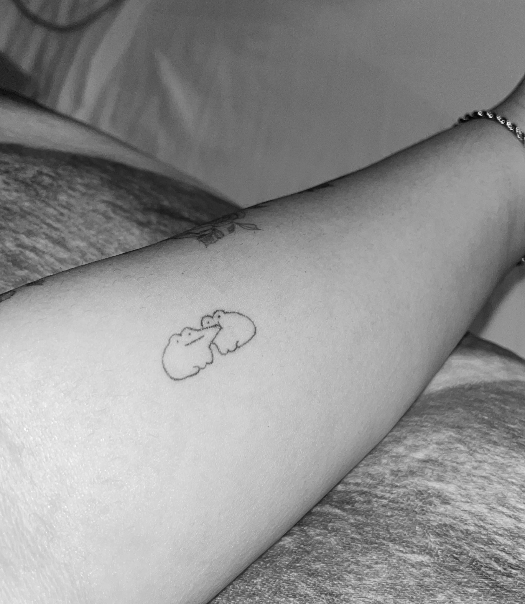 Single line sheep 🐑 | Tattoos, Foot tattoos, Sheep tattoo