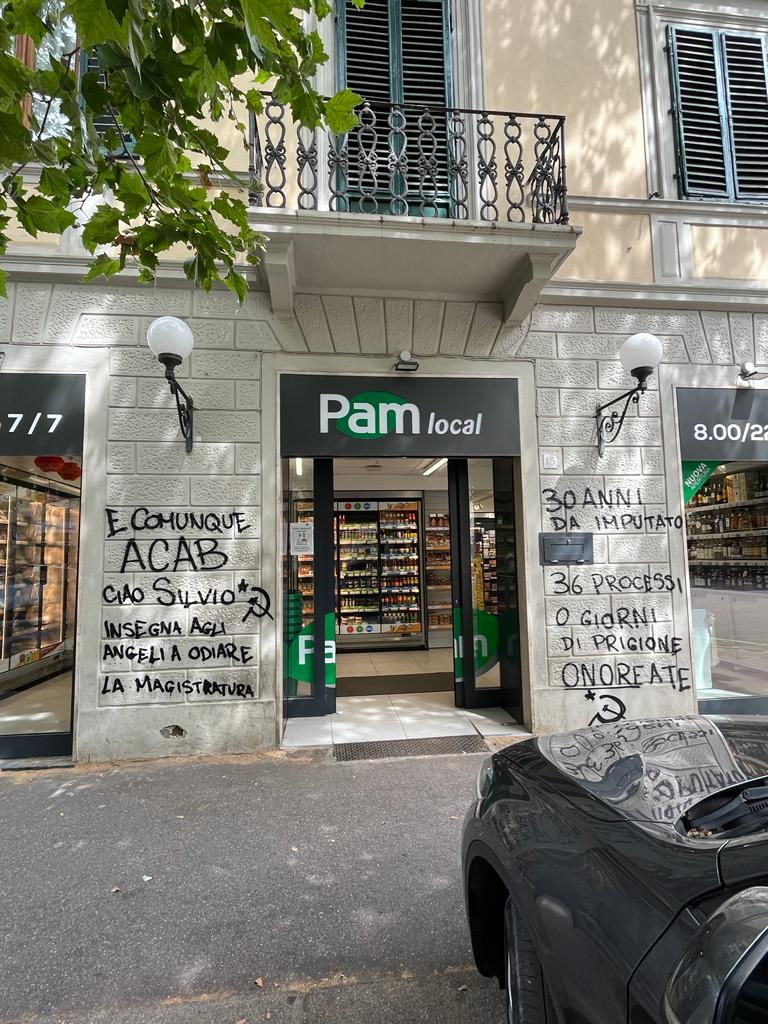 Questo è tutto quello che ho da dire sulla questione Berlusconi.
Game.
Set.
Match.