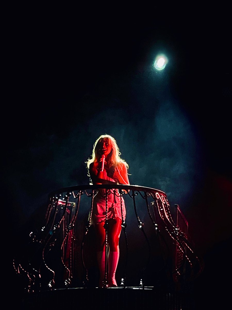 iCamai's tweet photo. Sabrina Carpenter performing in Manchester
#SabrinaCarpenter #Manchester #UK #EmailsICantSendTour #O2Apollo https://t.co/jVtEPCf2NY
