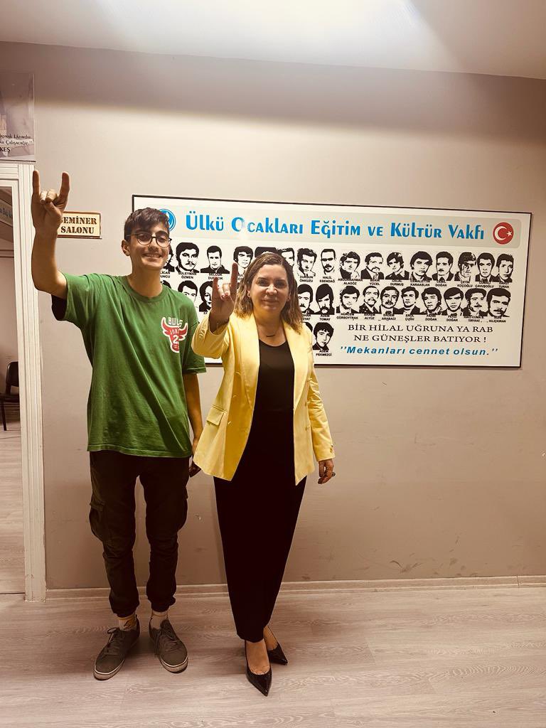 arzuerdemtc's tweet photo. 📍Küçükçekmece

“Ülkü Ocakları, her günü sanki bir asra bedel olan yaşanmış yarım asrın müşahidi, coşkun bir ırmak gibi akıp giden yıllar içinde Türk milletinin mutena sevdalısıdır.” Lider Devlet Bahçeli @dbdevletbahceli 

Ülkü Ocakları Küçükçekmece İlçe Başkanlığımızda kıymetli kardeşlerimle bir aradayız. Var olsun Ülkü Ocaklarımız… #MHP