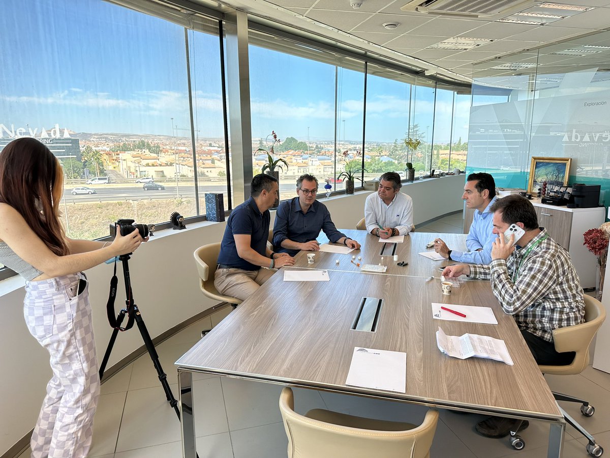 polisea's tweet photo. Estupenda visita a @policlinicasmd con Jorge y Alejandro y al #CIBM de @CanalUGR con Juan Antonio Marchal, Guillermo Rus y su directora Cristina Sánchez. La participación granadina en el macroproyecto europeo @Listen2Future. Buenos amigos y mejores personas. https://t.co/wU4ewdWR4L