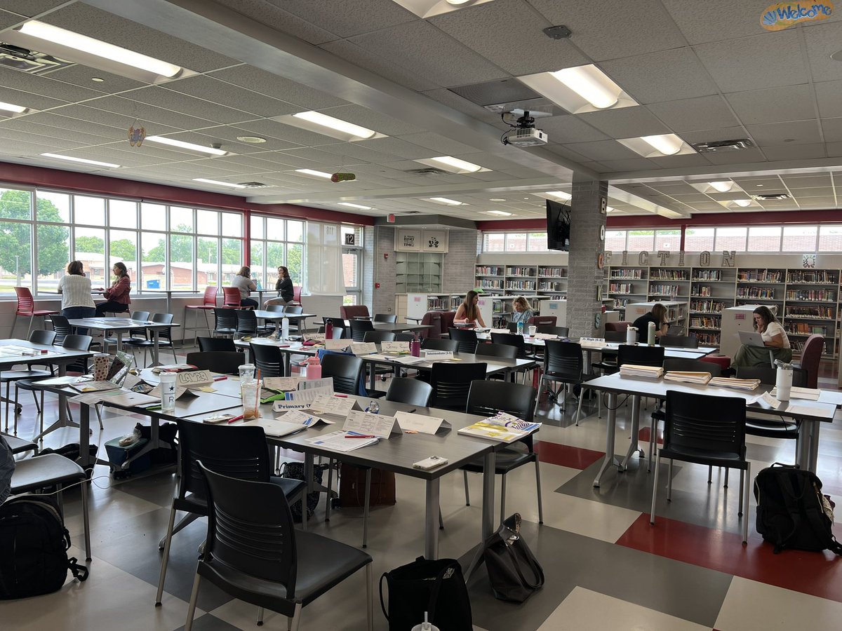 BenagesMichelle's tweet photo. The first of our Year 3 Math Summer sessions ✅ It was great to learn and dig deeper around best teaching practices in math and how to better facilitate meaningful math discourse with these amazing @CCSD59 teachers! #TogetherWeCan #D59mathwithIM #D59learns https://t.co/vD8QMkySAC