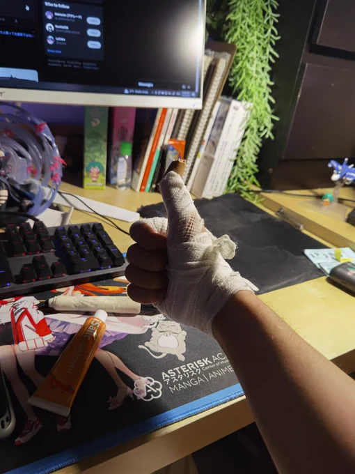 Art & this idiot's hand  lul trend lul