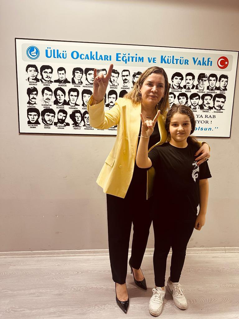 arzuerdemtc's tweet photo. 📍Küçükçekmece

“Ülkü varsa amaç vardır, arzu vardır, arayış vardır, asırları kavrayış vardır, hem geçmişe, hem bugüne, hem de geleceğe karşı ertelenemez sorumluluk bilinci var demektir.” Lider Devlet Bahçeli @dbdevletbahceli 

Ülkü Ocakları Küçükçekmece İlçe Başkanlığımızda kıymetli kardeşlerimle bir aradayız. Var olsun Ülkü Ocaklarımız… #MHP