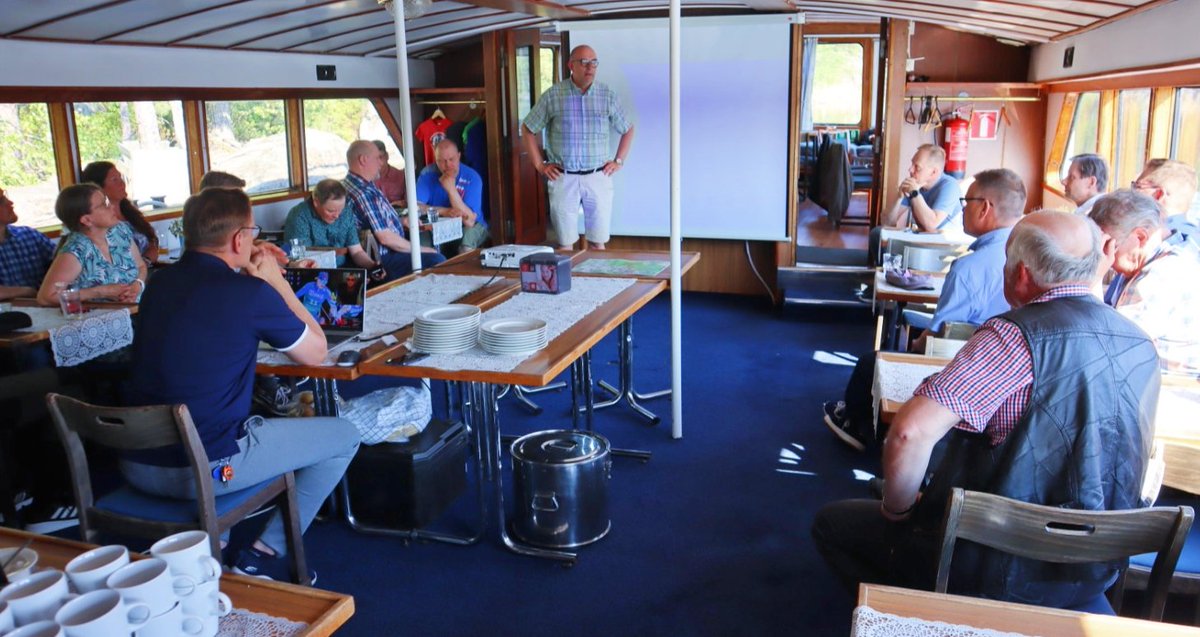 Tänään oli mukava ja innostava iltapäivä yhdessä <a href="/paijannemhy/">Metsänhoitoyhdistys Päijänne</a> <a href="/MhyKeskiSuomi/">MhyKeskiSuomi</a> ja MHY Karstula-Kyyjärven hallitusten ja toimivan johdon kanssa Etelä-Konneveden aalloilla. Oli hieno mahdollisuus keskustella ja tutustua!