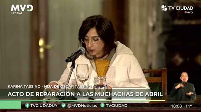 cabezamartini's tweet photo. "Agradecemos presencia de autoridades. Lamentamos la ausencia del señor presidente de la República, Luis Lacalle Pou. Los familiares siempre propusimos poner la fecha del acto en función de su agenda para dar cumplimiento a la sentencia de la Corte", Karina Tassino, hija de Óscar.