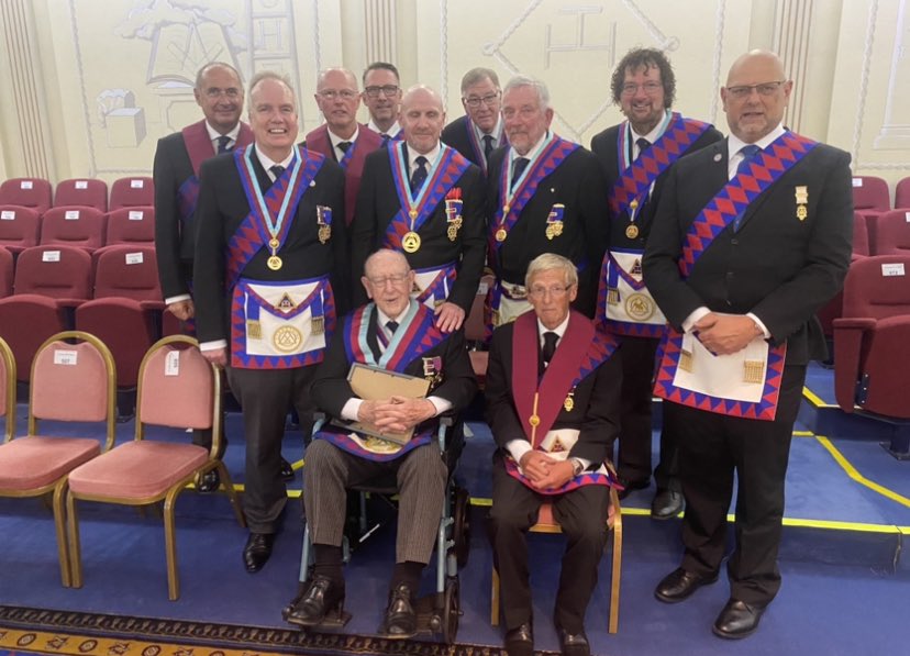 dmc9950's tweet image. Great PGC meeting today in Derbyshire with four of our founders. Pictured here with EComp Ernest Tryner who has been a Royal Arch Mason for 65 years! @DerbysRArchPGC @philipmeynell62 @DerbysRoyalArch @DML9950