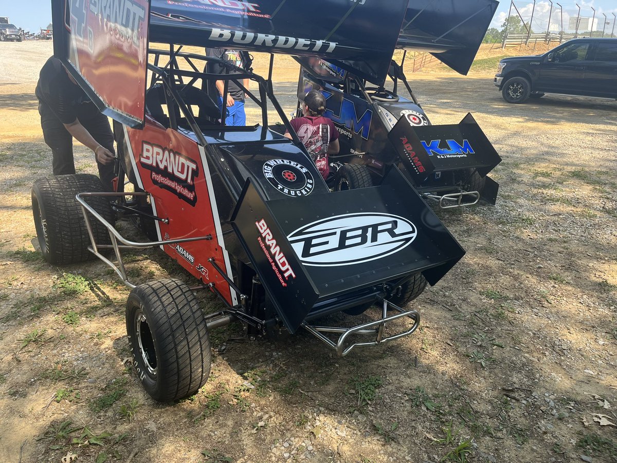 Getting the <a href="/BrandtRacing/">BRANDT Racing</a> <a href="/KJMRacing2426/">KJMracing2426</a> <a href="/d1driven/">Driven Performance</a> chassis ready for practice 2nite <a href="/SIRaceway/">Southern Illinois Raceway</a> <a href="/jmburdett/">Jason Burdett</a> has an off weekend but can’t get enough 🏎️🏎️