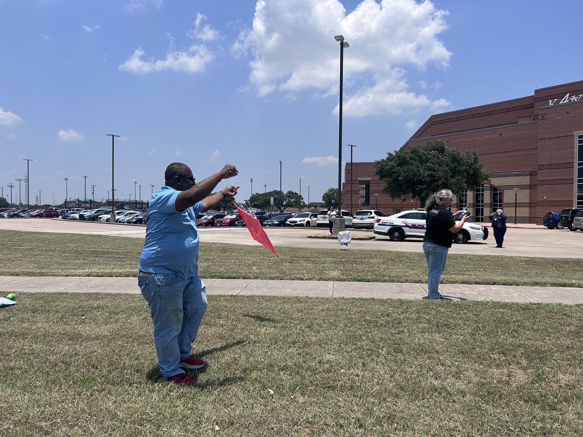 RWHamilton1968's tweet photo. Learning how to incorporate STEM into the classroom #SteamAcademy2023 @JonesMS_AISD https://t.co/WuO4b0OSex