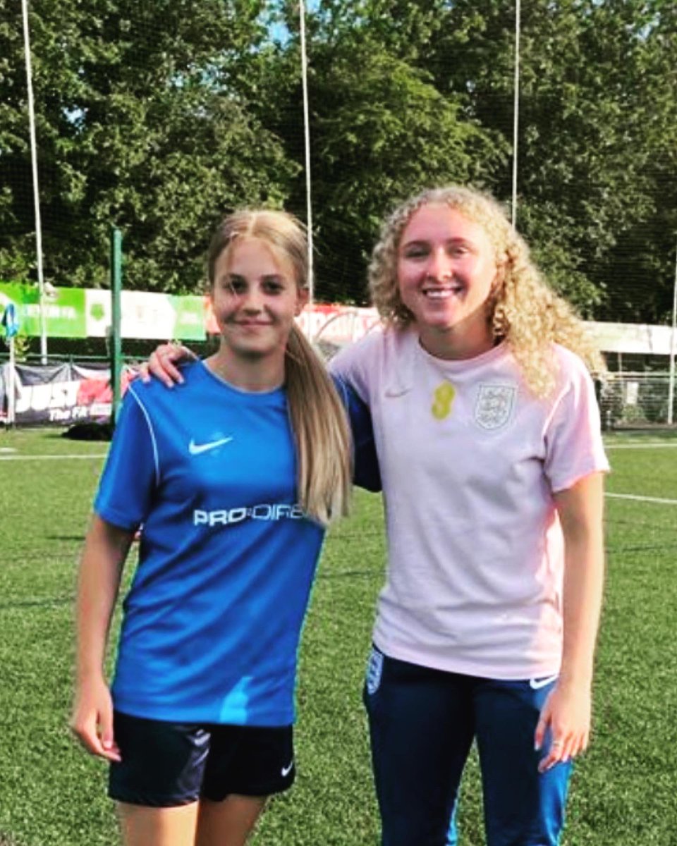 scott_bamford's tweet photo. @LeeMann32 @England @LiskeardAthlet1 @LiskAFCWomen Hereโs Katie with a future liskeard player manners !! #superpops https://t.co/XplIYuzuta