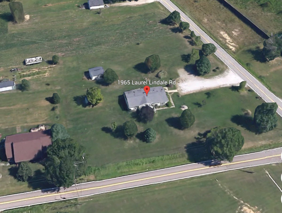 SteveNorrisTV's tweet photo. 🚨🚨BREAKING UPDATE (5:18PM)… “Entire family shot” including 3 children reported to be “not breathing.” Shooting happened at 1965 Laurel Lindale Rd (see pic👇🏻). Man shooting from porch of house. May have been shot by police. DEVELOPING… #NewRichmond #Ohio #MassShooting https://t.co/F09zvYNBJl