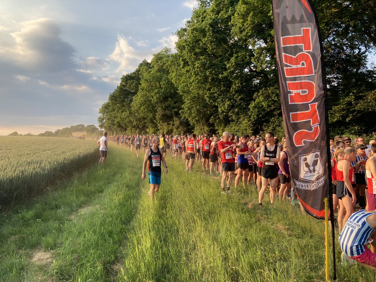 kennedy107's tweet photo. 500 Club runners, Midweek League,beautiful evening,beautiful undulating countryside, absolutely what it’s all about #runningin #influencersout #runclubsin https://t.co/5QNtjxYMUg