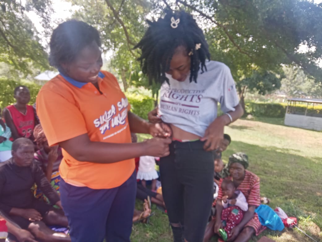 ruraltoglobal's tweet photo. Women’s economic equality is good for business.
Support our girls from @CountyKakamega
@ProfJanetBarasa @BarasaFernandes 
#empoweragirl 
#genderequality 
#womenlabour https://t.co/c4yNaEho9n