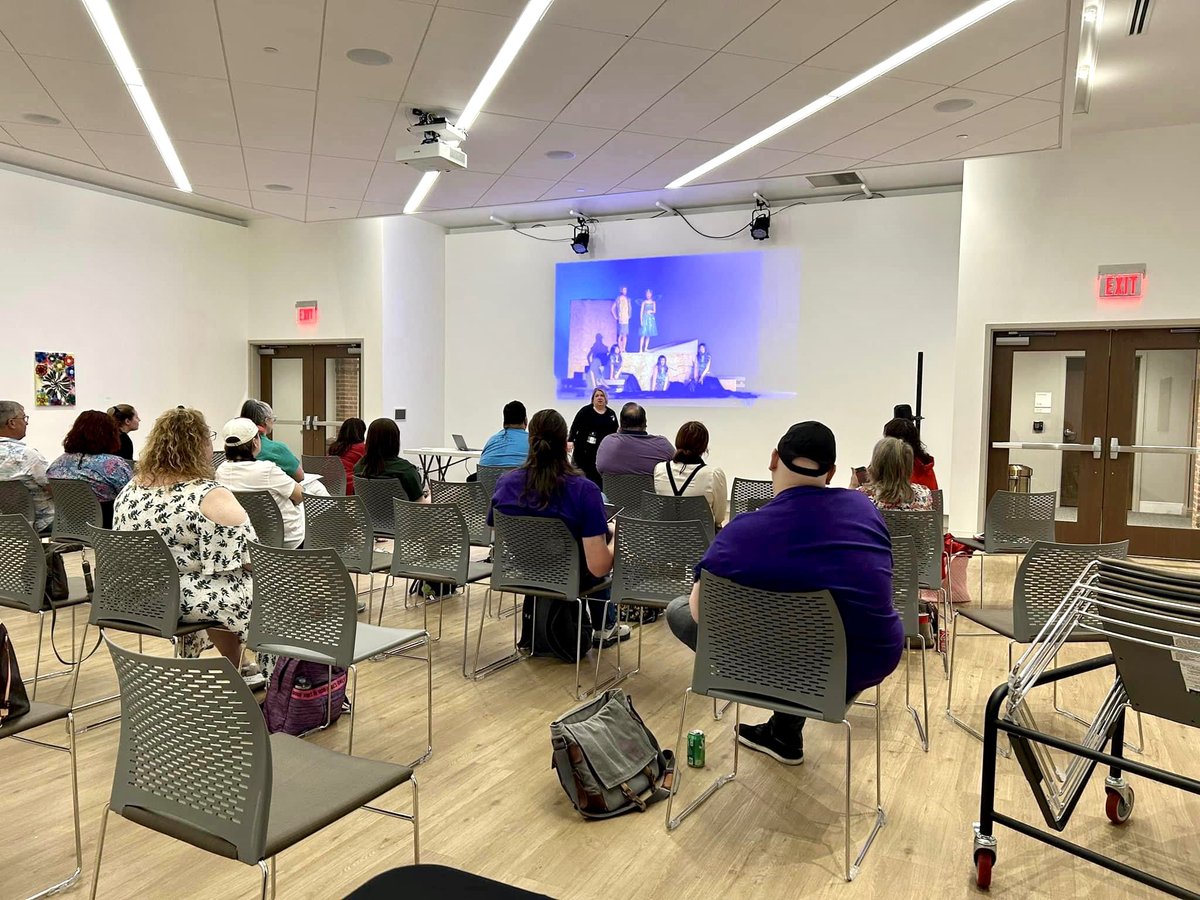 When teachers continue to teach in the summer, you know they are committed. Dr. McKnight gave two presentations at #TxETASummerFest 2023! Way to go! #DrMcManners ❤️💙🐾🎭 #Believe #WeAreMiller #WeArePearlandISD <a href="/Pearland_ARTS/">Pearland ISD Fine Arts</a>