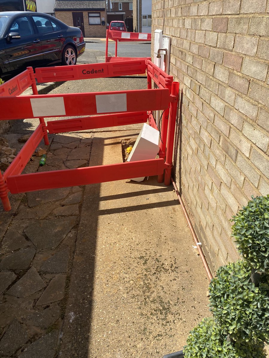 miss_goodenough's tweet photo. @CadentGasLtd really not impressed to come home and see my gas pipes looking like this. Pipes are obvious and an eyesore. Messy work from #cadentgas https://t.co/y8zulewmuR