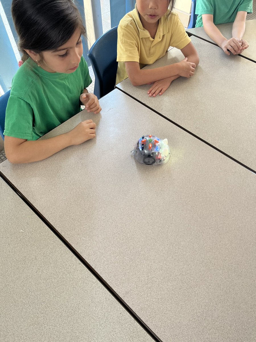 LakesideYork's tweet image. Year 2 loved using the bluebots today to explore algorithms. We used logical reasoning to work out how to move the bluebot to different people around the table. We then debugged our algorithms if they didn’t quite work. #LakeComputing #controlsystems #bluebots #algorithms