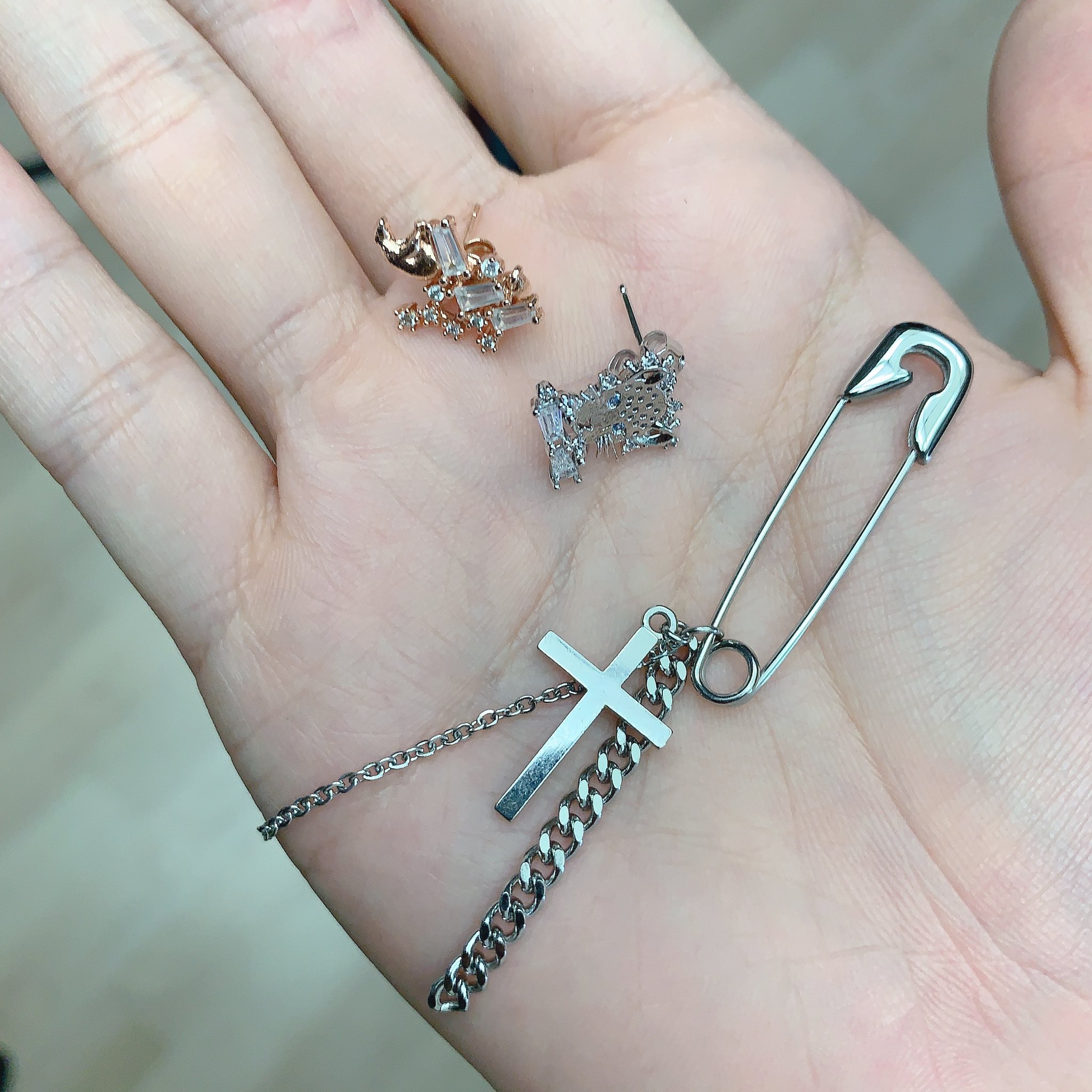 Safety pin symbol meaning sale