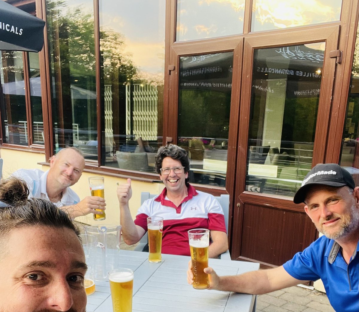 MikesTri2016's tweet photo. Some of the @LibertinesGolf enjoying as Righteous a Pint as they come after 18 holes of the Lakes course tonight @TheValeResort 😅 @MikeBubbins #righteous  @distantpod #clickclickmmm #yehhhh https://t.co/6drOr1AxeE