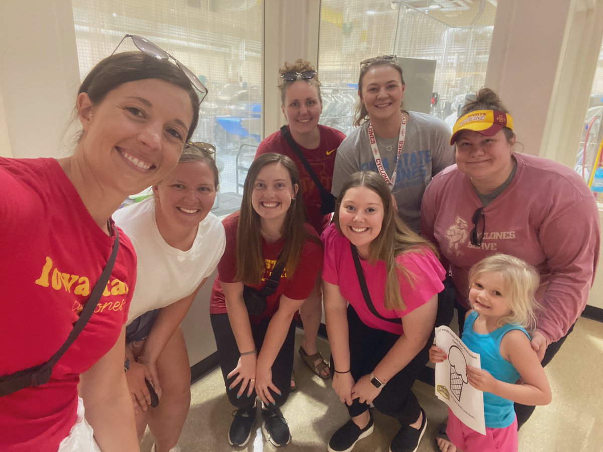kc_sampson's tweet photo. Our foodie group made a stop at the ISU Creamery for a tour and tasting! 🍦😋 https://t.co/cA64iEjaia