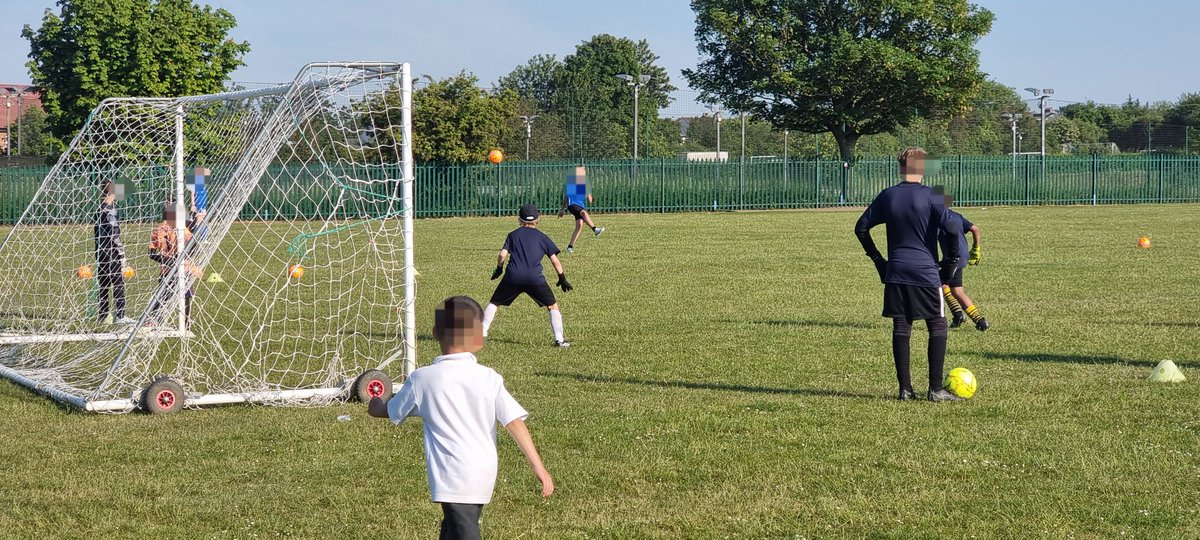 GK training with Alex from #just4keepers in the sun. Kicking practice followed by crosses.
#MissKickFits #fugati #goalkeepersunion #goalkeeper #lionesses #girlpower #weplaystrong #HerGameToo #thisgirlcan