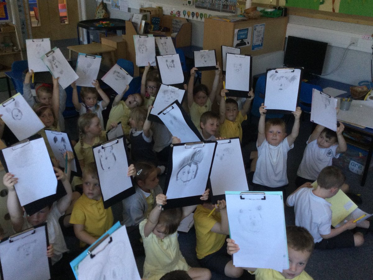 A huge thank you to one of our dads for the fabulous drawing workshop in Reception today. We had lots of fun practising our pencil skills by drawing Mickey Mouse.