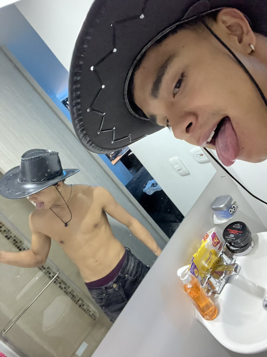 sebasxhatt's tweet photo. Mood: https://t.co/Beq6sr8epq