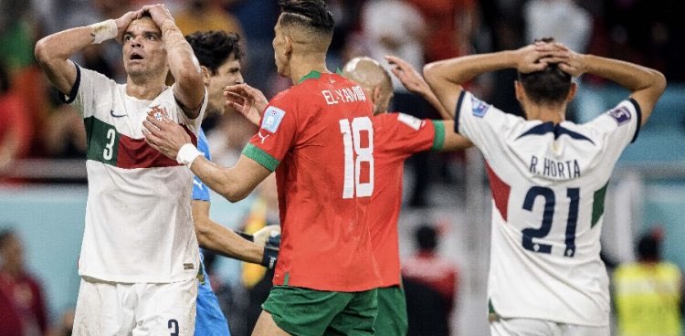 Après une défaite en coupe du monde au Qatar face au Maroc sur un score de 1-0, Fernando Santos laisse la place à Roberto Martinez.