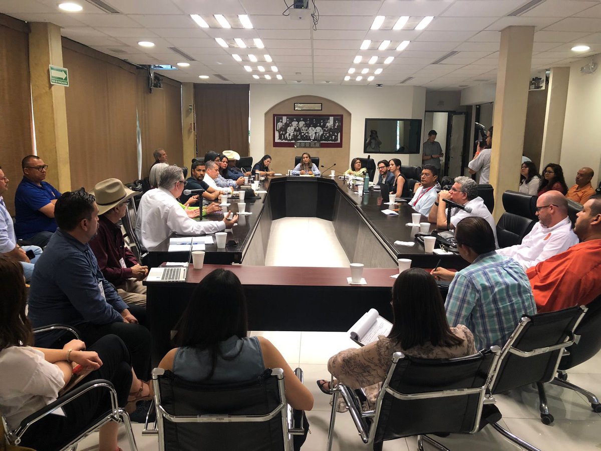 hmocomovamos's tweet photo. Integrantes de la mesa de movilidad de HCV se reunieron con legisladores de la Comisión de Movilidad de @CongresoSon y equipo de @IMTESonora

Entre los acuerdos destaca impulsar mesas temáticas y actividades para incorporar la voz ciudadana en la Ley de Movilidad y Seguridad Vial https://t.co/uQROSn0pYj