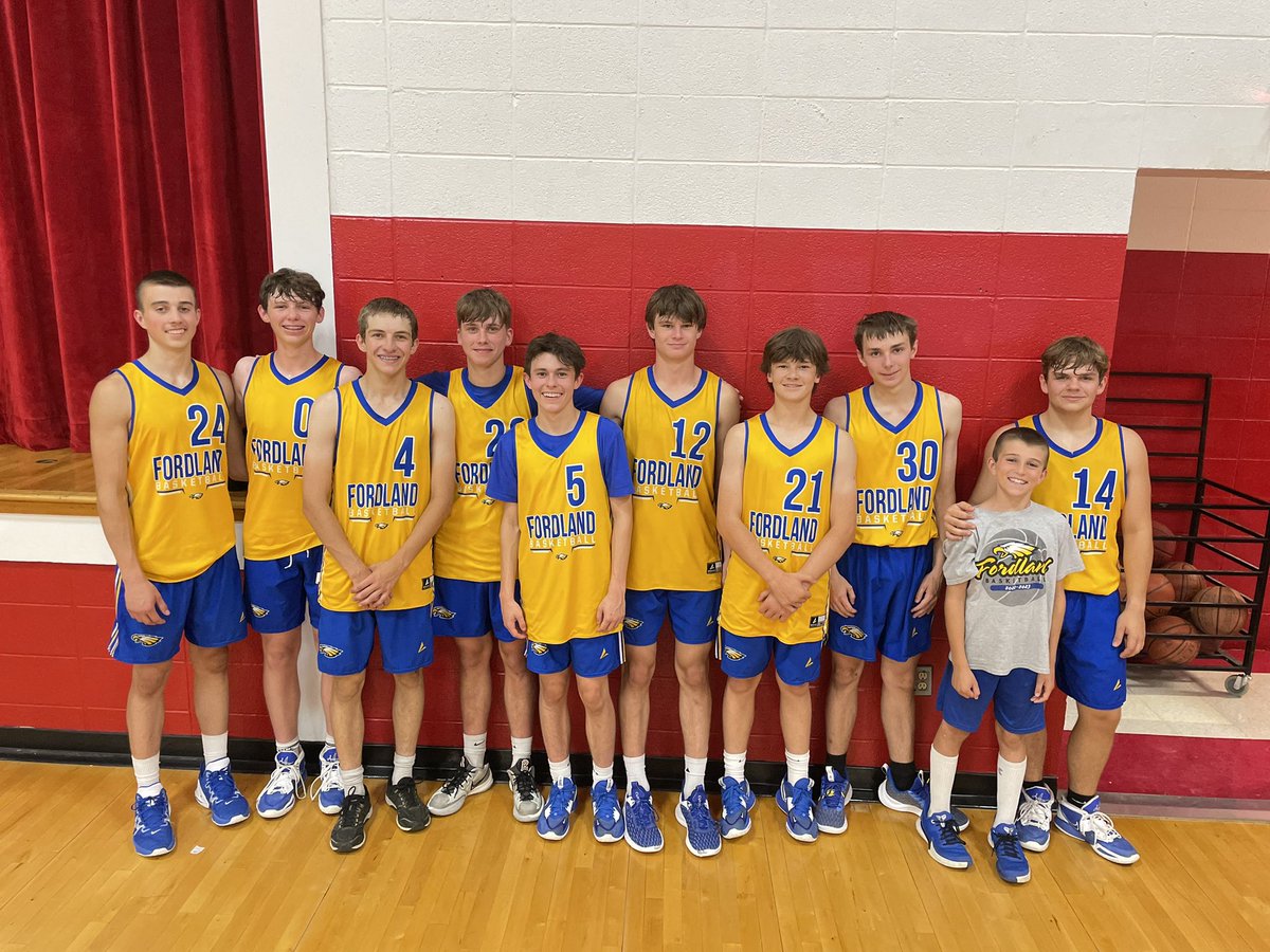 So proud of our Eagles. Chamois shootout ✅ Kingsville shootout ✅ 4-2 for summer 🏀. #EaglePride 
@summitconf_mo