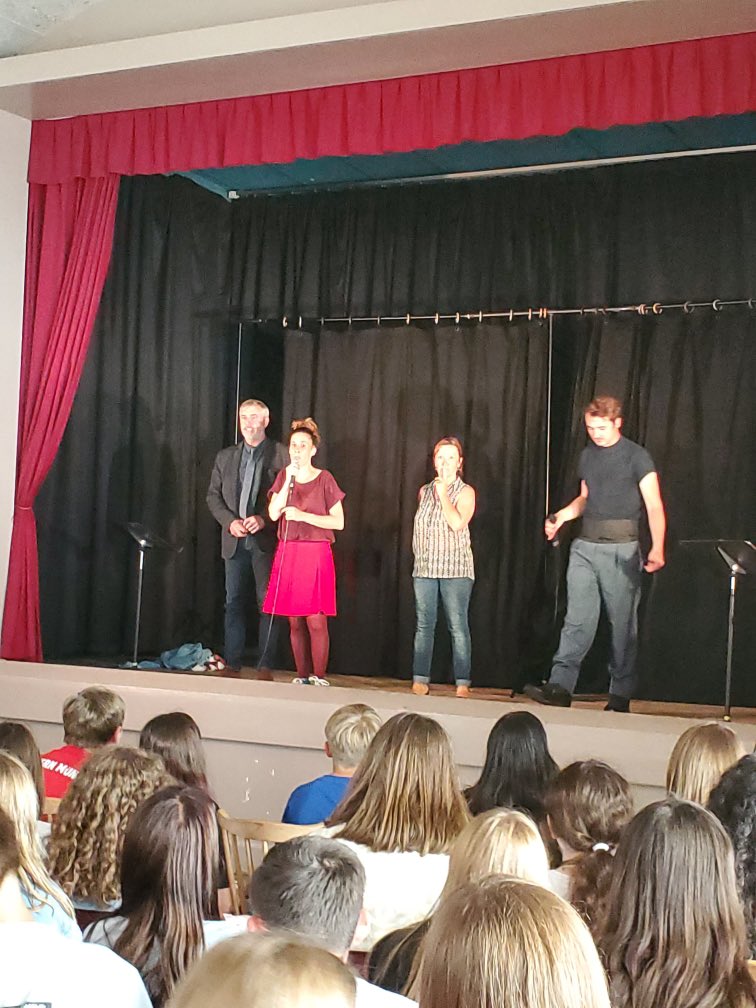 Après-midi théâtre pour les 4ème et les 5ème avec pour thématique le Harcèlement. Une autre façon d’aborder ce sujet très sensible et malheureusement toujours d’actualité. #HarcelementScolaire pHARe