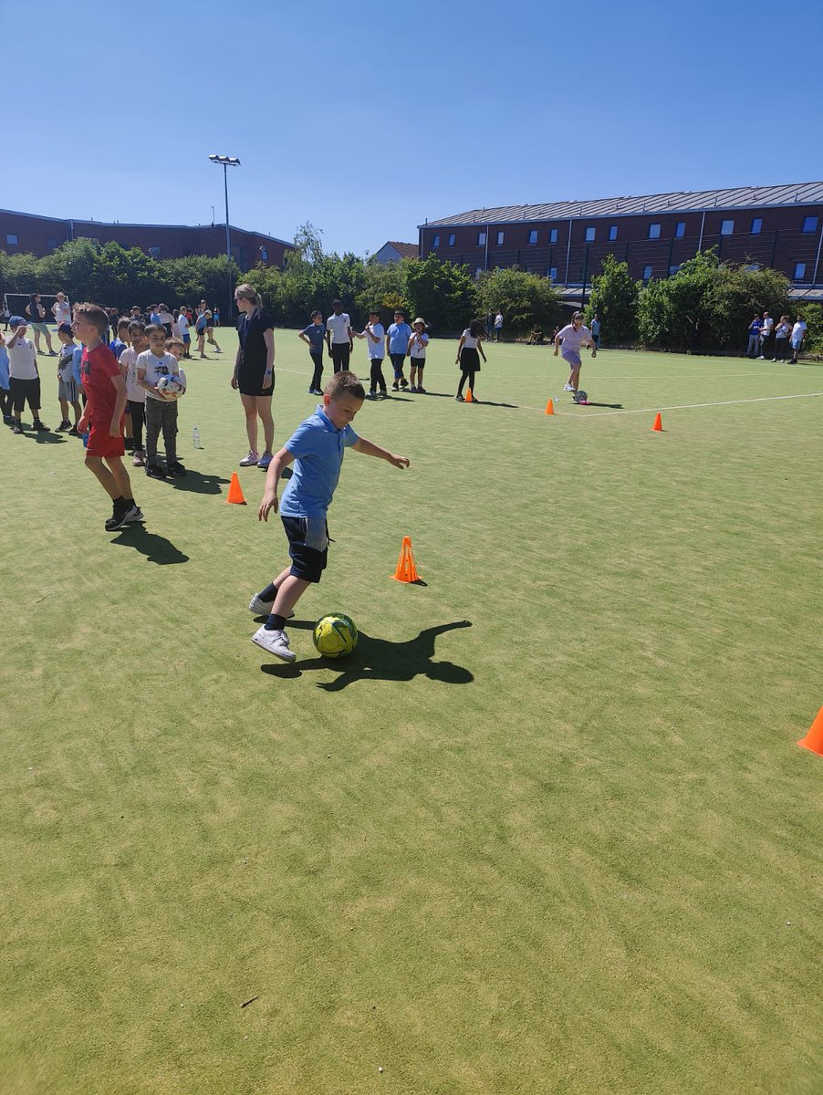 MrsReillyPT's tweet photo. ⭐️Riverside Sports Day 2023⭐️ Well done to all our fantastic pupils for participating and a big thanks to @activeschoolsAD for supporting and bringing pupils from @GovanHighSchool to help! @RiversideGovan ⚽️🏃‍♀️☀️💙 https://t.co/3SVGsx4fmK