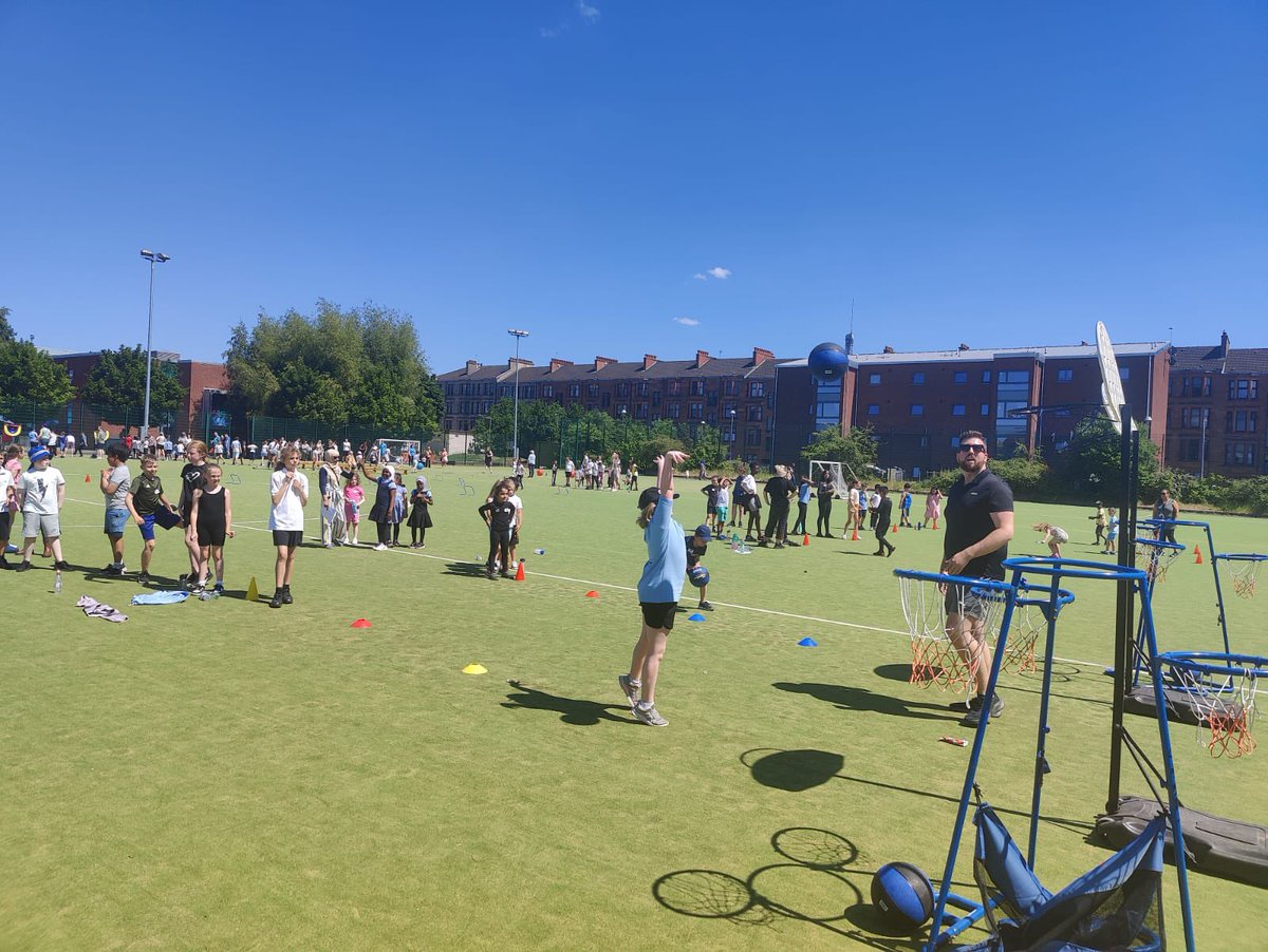 MrsReillyPT's tweet photo. ⭐️Riverside Sports Day 2023⭐️ Well done to all our fantastic pupils for participating and a big thanks to @activeschoolsAD for supporting and bringing pupils from @GovanHighSchool to help! @RiversideGovan ⚽️🏃‍♀️☀️💙 https://t.co/3SVGsx4fmK