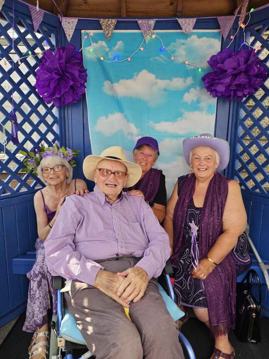 Goldie207's tweet photo. Congrads to staff and residents promoting World Elder Abuse Awareness Day in St Vincent's Hospital Athy today #WEAAD2023 @HSECHO7 @CcoHSE @ahernemer https://t.co/nMjBmUCAvA