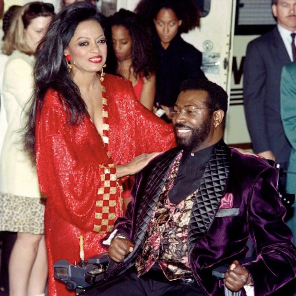 30 years ago today, the NBC television special the “Apollo Hall of Fame” taped. Two of the performers featured were #DianaRoss and #TeddyPendergrass.