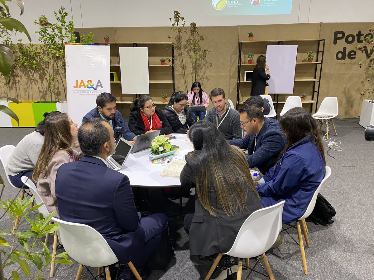 IDEAMColombia's tweet image. #AEstaHora | Nuestra directora @ghisecheverry es anfitriona de la mesa de diálogo sobre acción climática e implantación de la Contribución Determinada a Nivel Nacional (NDC), con el sector privado, conversando sobre alianzas público privadas para la cooperación ambiental. 
#FIMA