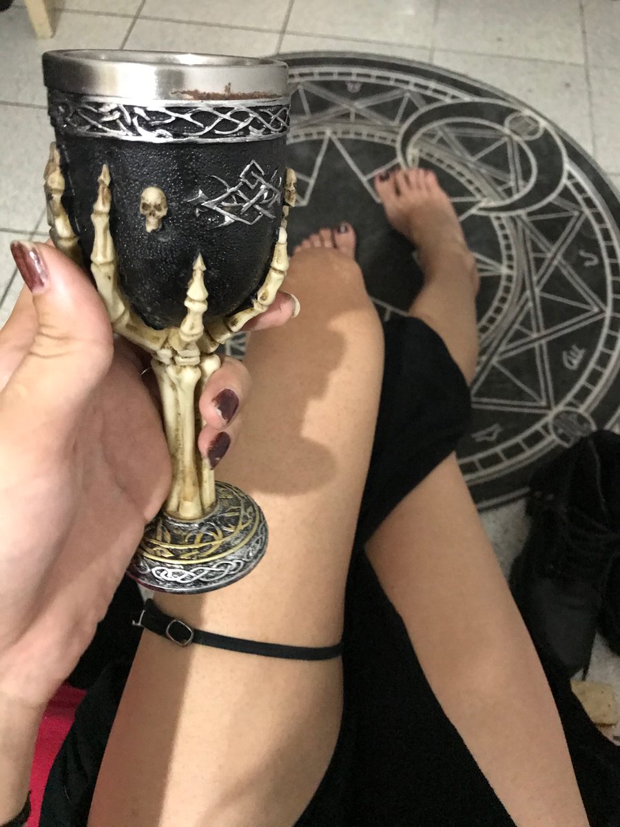Evilsweethpee's tweet photo. Dia de diversรฃo !!!
letโs have some fun!!!
#bdsm #trans #tlover #tgirl #domme #mistress #submissive #bdsmgirl #podo #feet #feetlovers #transhub #transporn #transgender #hot #sussy #fem #latex #pig #findom https://t.co/yiKXqZUN28